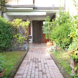 https://appartamento-con-tre-piscine-michele-desenzano-del-garda.it-lombardy.com