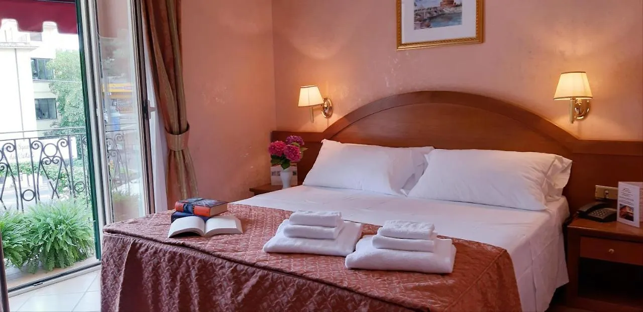 Hotel Squarciarelli Grottaferrata 3*,  Italy
