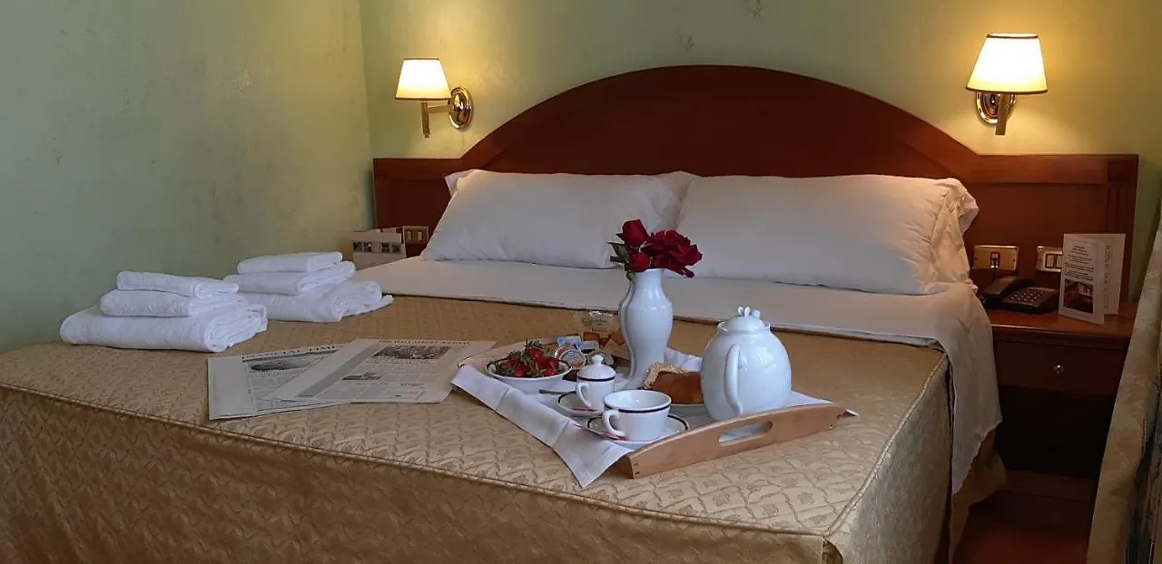 Hotel Squarciarelli Grottaferrata 3*,